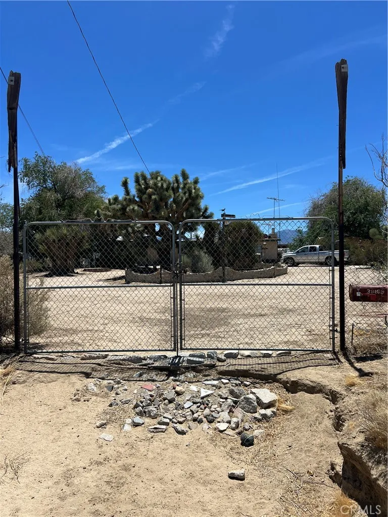 39165 240th Street E, Palmdale, California 93591 home-pic-4